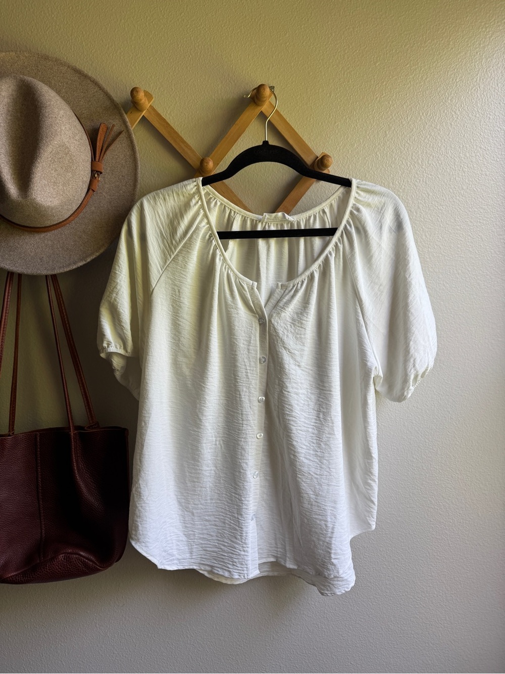 Carly Jean Los Angeles Callie Ivory Button-Front Short Sleeve Blouse